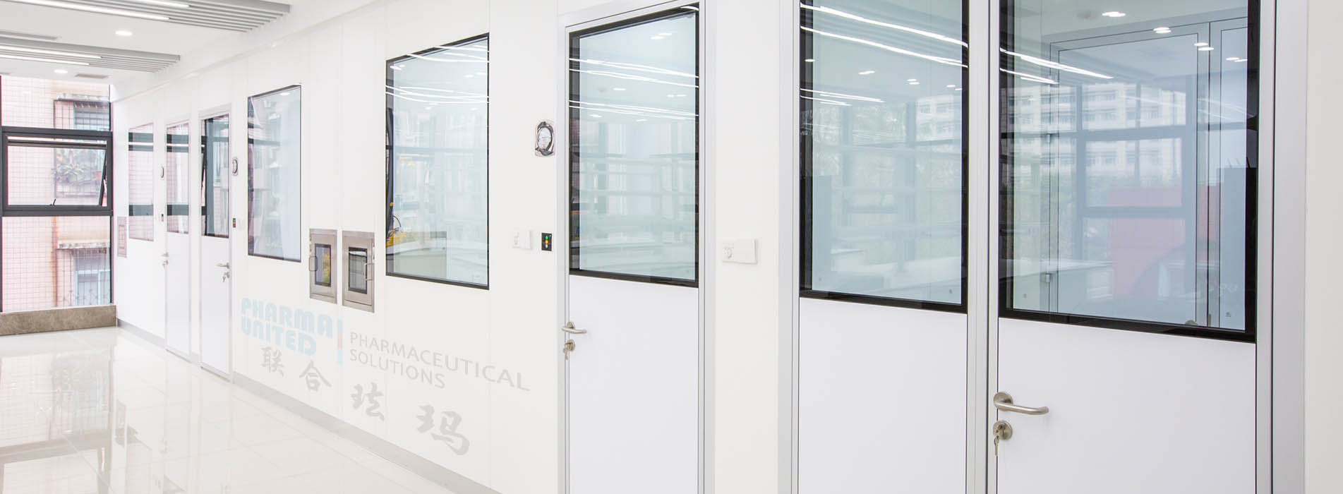 Λύση Cleanroom με το κλειδί στο χέρι.