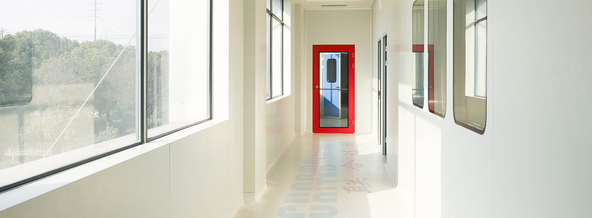 Λύση Cleanroom με το κλειδί στο χέρι.